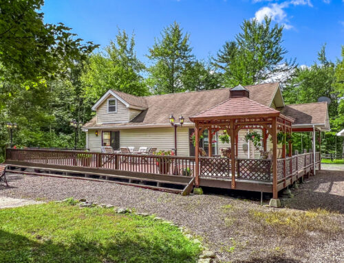 Expansive deck made for entertaining — 1077alimeda