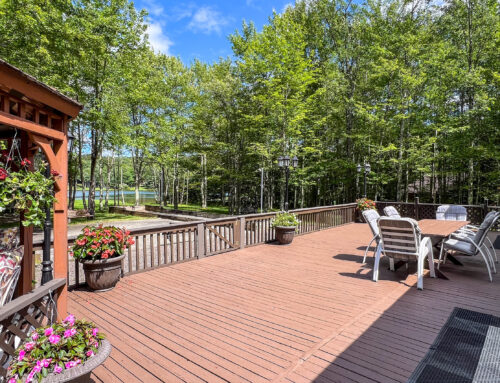 Expansive deck made for entertaining — 1077alimeda